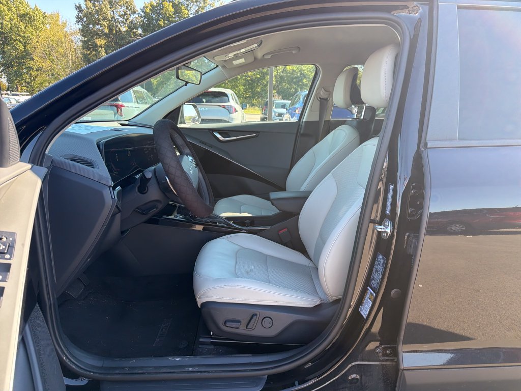 Used 2025 Kia Niro EX FWD image 20