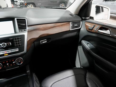 Used 2015 Mercedes-Benz ML 350 4MATIC image 23