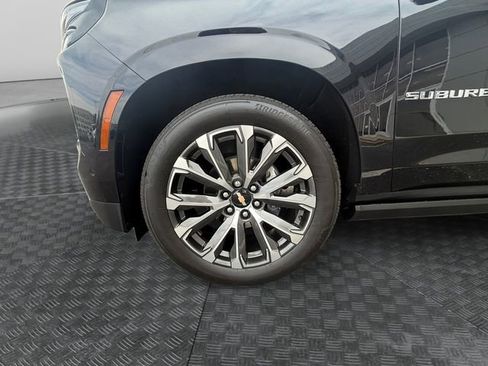 Used 2025 Chevrolet Suburban High Country AWD/4WD image 11
