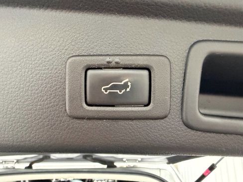 Used 2017 Subaru Forester 2.5i Touring image 17