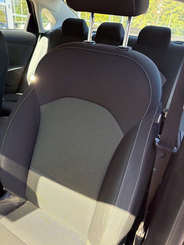 Used 2023 Kia Forte LXS w/ LXS Technology Package FWD image 5