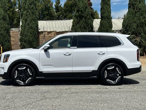 Used 2024 Kia Telluride EX w/ EX Captain's Chair Package FWD image 7