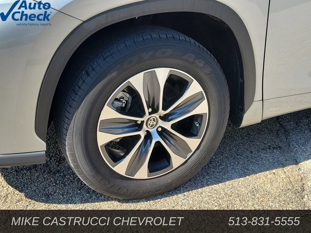 Used 2023 Toyota Highlander XLE FWD image 9