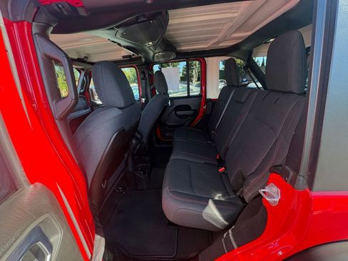 Used 2025 Jeep Wrangler Rubicon image 24