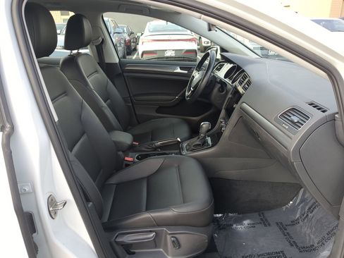 Used 2018 Volkswagen Golf S image 34