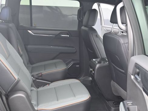 Used 2026 GMC Acadia AT4 w/ Luxury Package AWD/4WD image 12