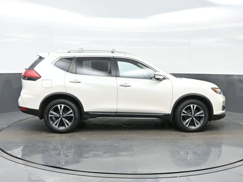 Used 2017 Nissan Rogue SL w/ SL Premium Package image 7