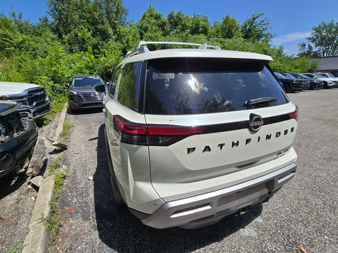 Used 2023 Nissan Pathfinder SL w/ SL Premium Package AWD/4WD image 5