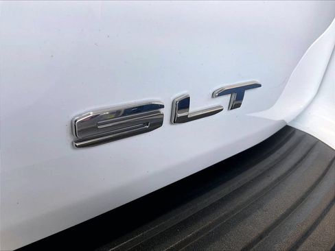 Used 2023 GMC Yukon XL SLT AWD/4WD image 30