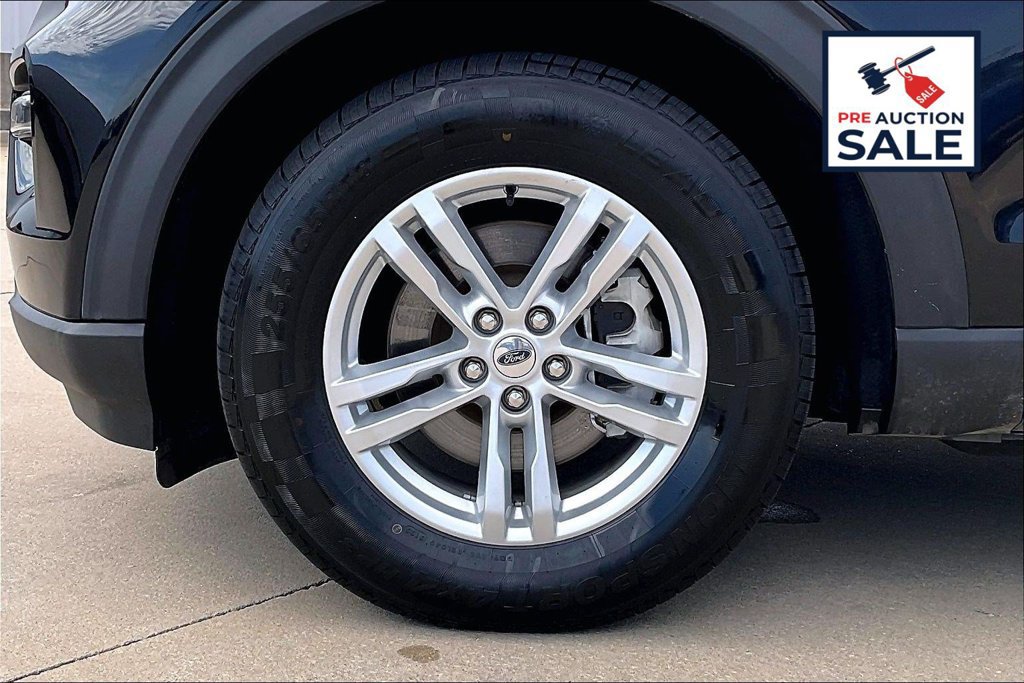 Used 2023 Ford Explorer XLT w/ Equipment Group 202A RWD image 9
