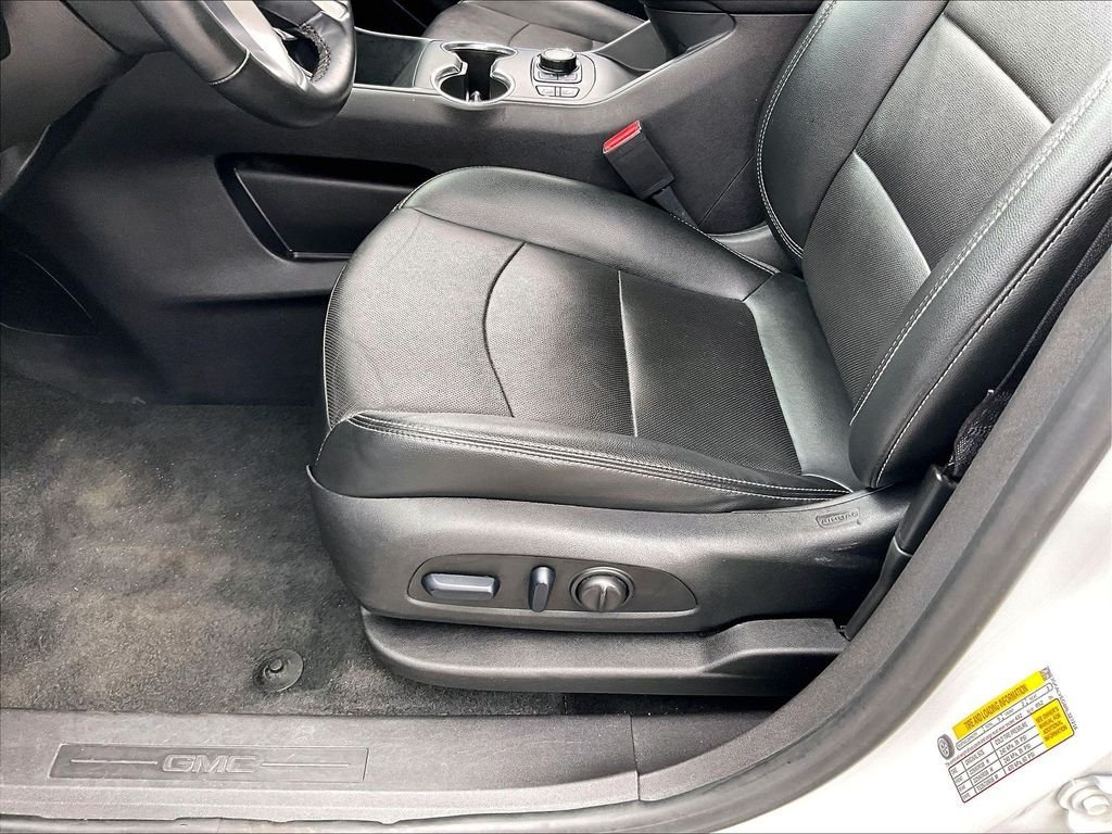 Used 2024 GMC Terrain SLT AWD/4WD image 32