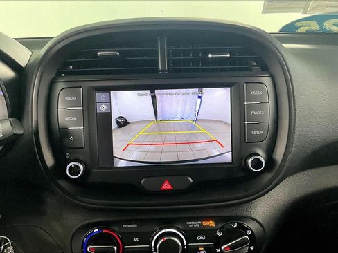 Used 2025 Kia Soul LX FWD image 13