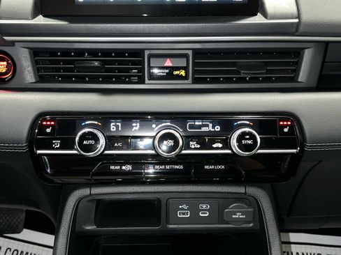 Used 2024 Honda Pilot Touring image 29