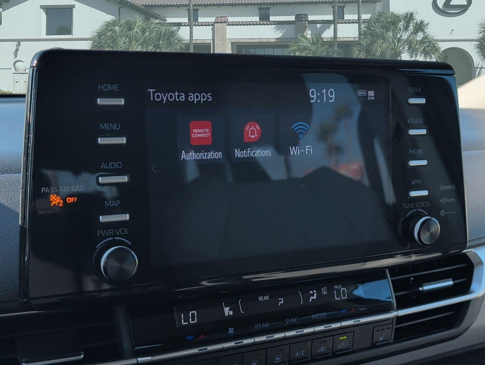 Used 2023 Toyota Sienna XLE FWD image 17
