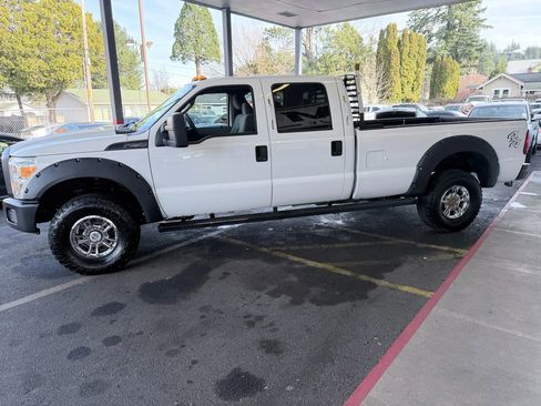 Used 2014 Ford F250 XL w/ Camper Package image 4