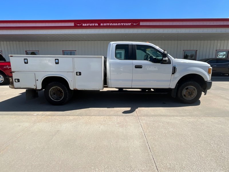 Used 2017 Ford F350 XL w/ Power Equipment Group AWD/4WD image 1