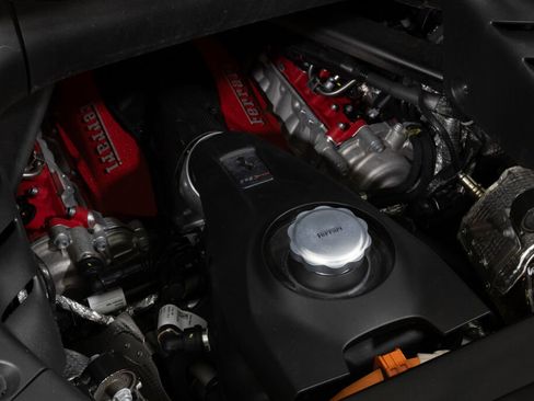 Used 2022 Ferrari SF90 Spider image 22