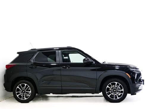 Used 2025 Chevrolet TrailBlazer LT FWD image 4