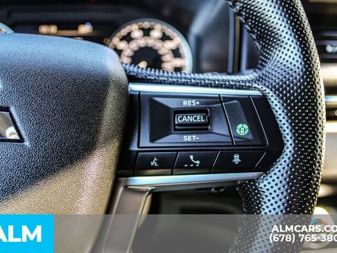 Used 2025 Mitsubishi Outlander SE image 29