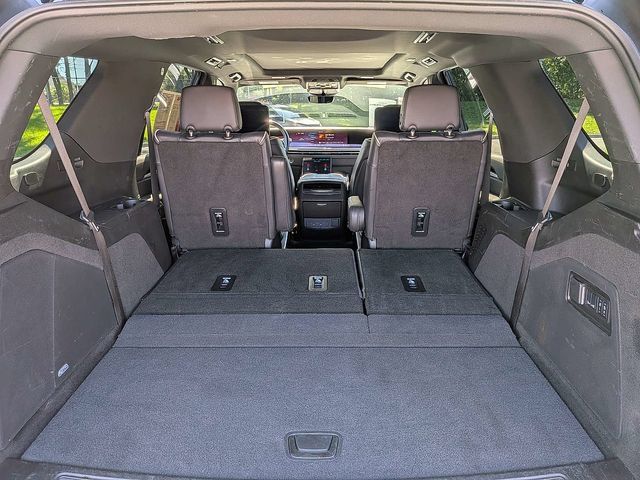 Certified 2025 Cadillac Escalade Premium Luxury AWD/4WD image 14