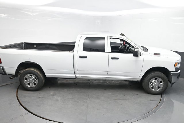 Used 2024 RAM 2500 Tradesman w/ Chrome Appearance Group AWD/4WD image 27