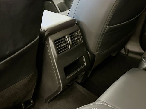 Used 2025 Mitsubishi Outlander SE image 28