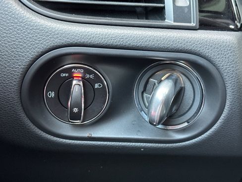 Certified 2024 Porsche Macan image 23