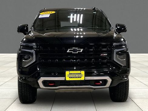 Used 2025 Chevrolet Suburban Z71 AWD/4WD image 3