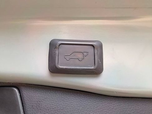 Used 2020 Toyota RAV4 XLE w/ Convenience Package AWD/4WD image 11