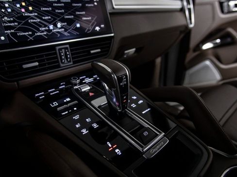 Used 2022 Porsche Cayenne Turbo S image 30