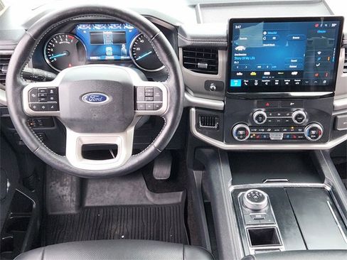 Used 2022 Ford Expedition XLT image 26