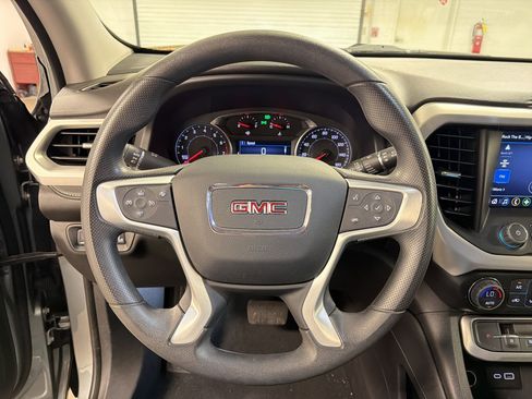 Used 2023 GMC Acadia SLE image 16