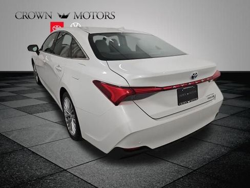 Used 2019 Toyota Avalon Limited image 4