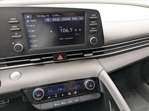 Used 2025 Hyundai Elantra Sport FWD image 12