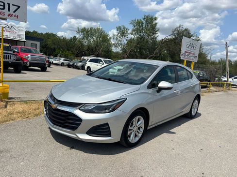 Used 2019 Chevrolet Cruze LT image 1