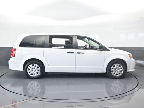 Used 2020 Dodge Grand Caravan SE image 7