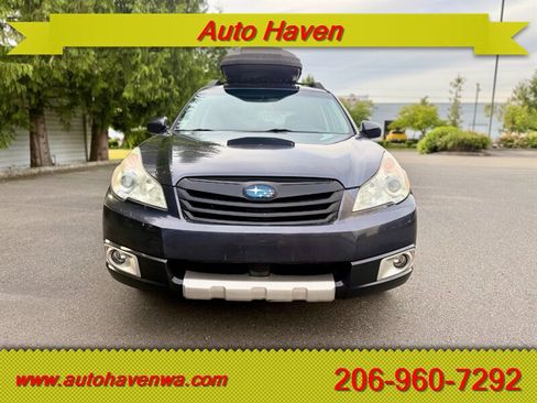 Used 2011 Subaru Outback 3.6R Limited w/ PWR Moonroof Pkg AWD/4WD image 3