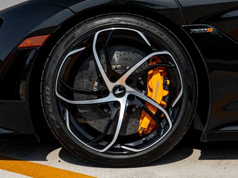 Used 2024 McLaren 750S RWD image 15