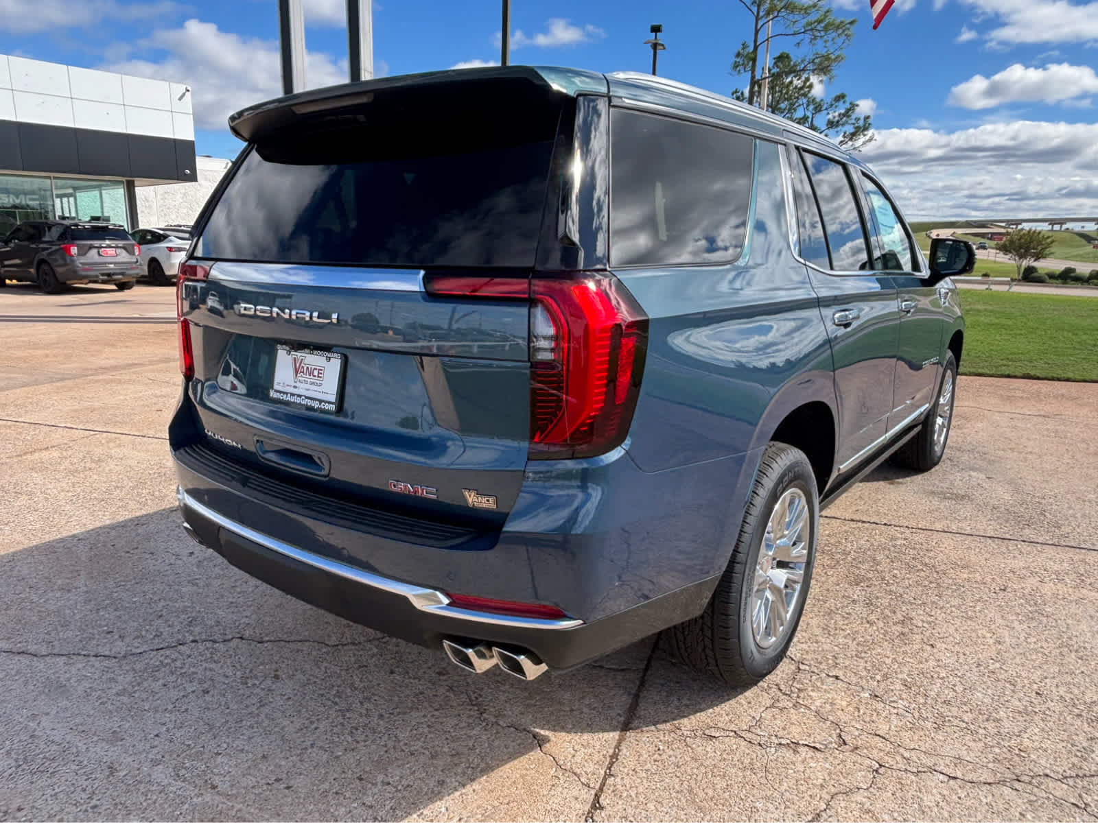 New 2027 GMC Yukon Denali w/ Sun & Power Step Package AWD/4WD image 7
