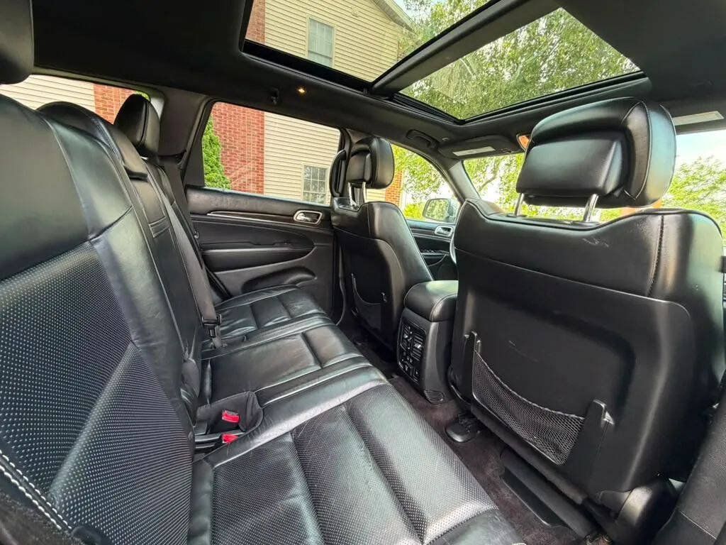 Used 2017 Jeep Grand Cherokee Overland AWD/4WD image 11