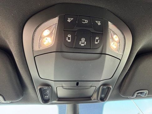 Used 2025 Chrysler Pacifica Limited w/ Trailer Tow Group FWD image 20