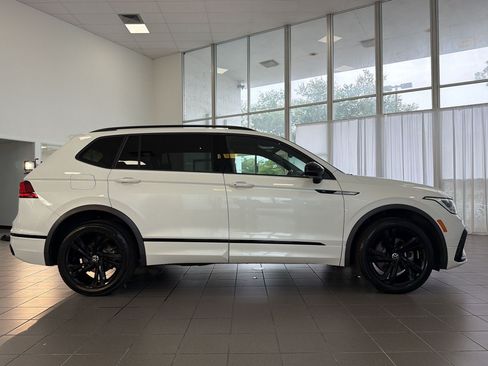 Used 2024 Volkswagen Tiguan SE R-Line FWD image 8