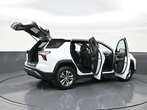 Used 2025 Chevrolet Equinox LT w/ Safety and Technology Package FWD image 29
