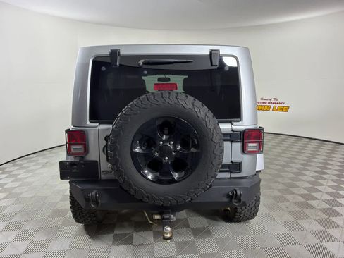 Used 2015 Jeep Wrangler Unlimited Sahara image 4