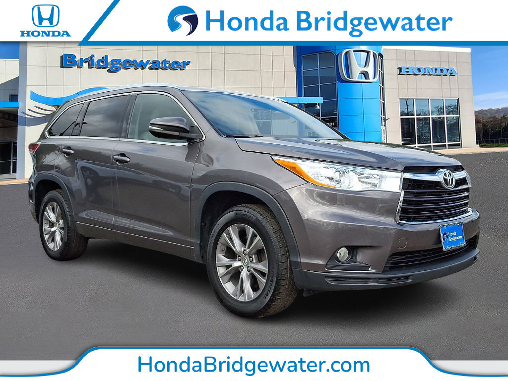Used 2015 Toyota Highlander XLE FWD image 1