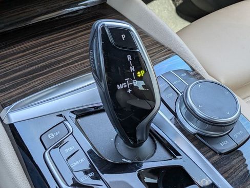 Used 2020 BMW 530e w/ Convenience Package RWD image 11