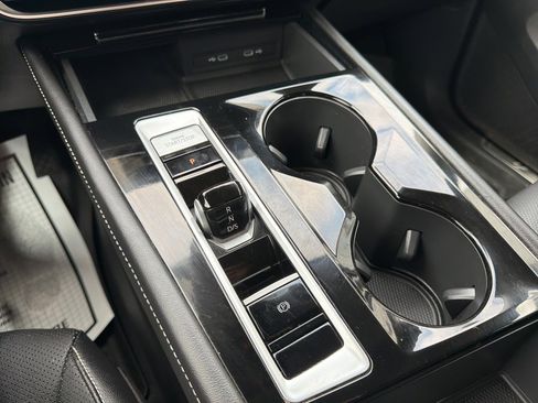 Used 2024 Volkswagen Atlas SE image 27