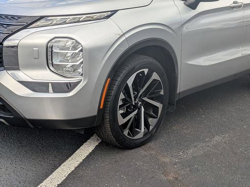 Used 2022 Mitsubishi Outlander ES image 9