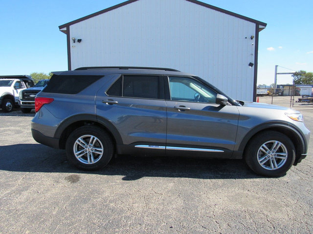 Used 2022 Ford Explorer XLT AWD/4WD image 2