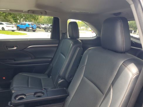 Used 2016 Toyota Highlander Limited AWD/4WD image 14